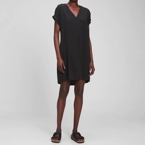 Gap V Neck Dress with Pockets